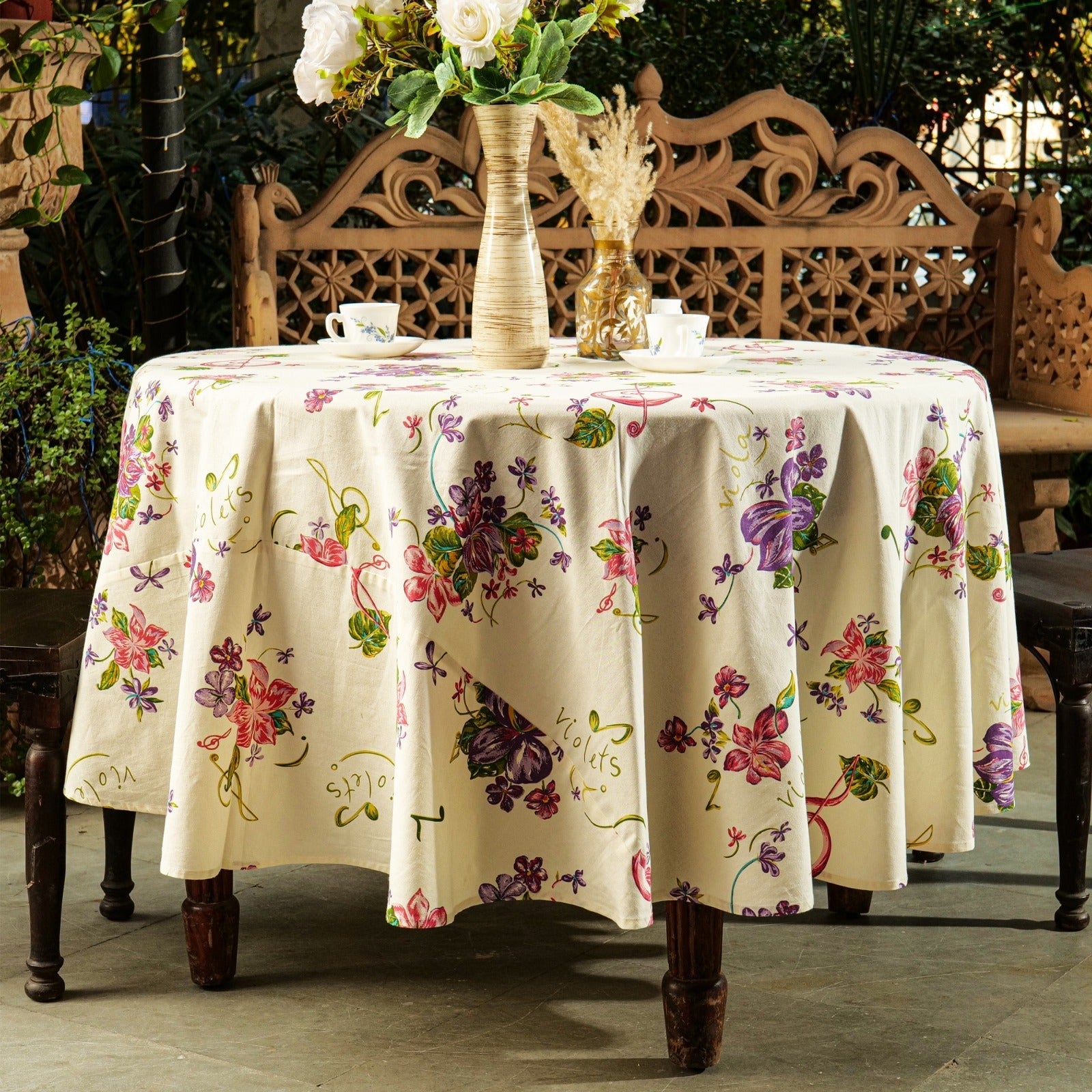 How to Create a Floral Themed Dining Table Setting
